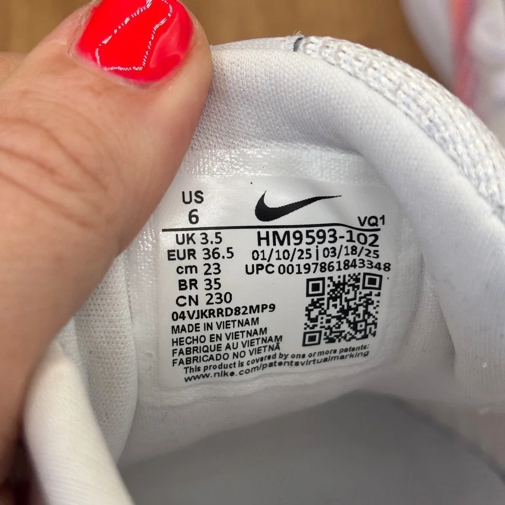 Nike Run Defy Running Shoes Womens 6 White Hydrangeas HM9593-102 Sneakers NEW - Picture 8 of 8